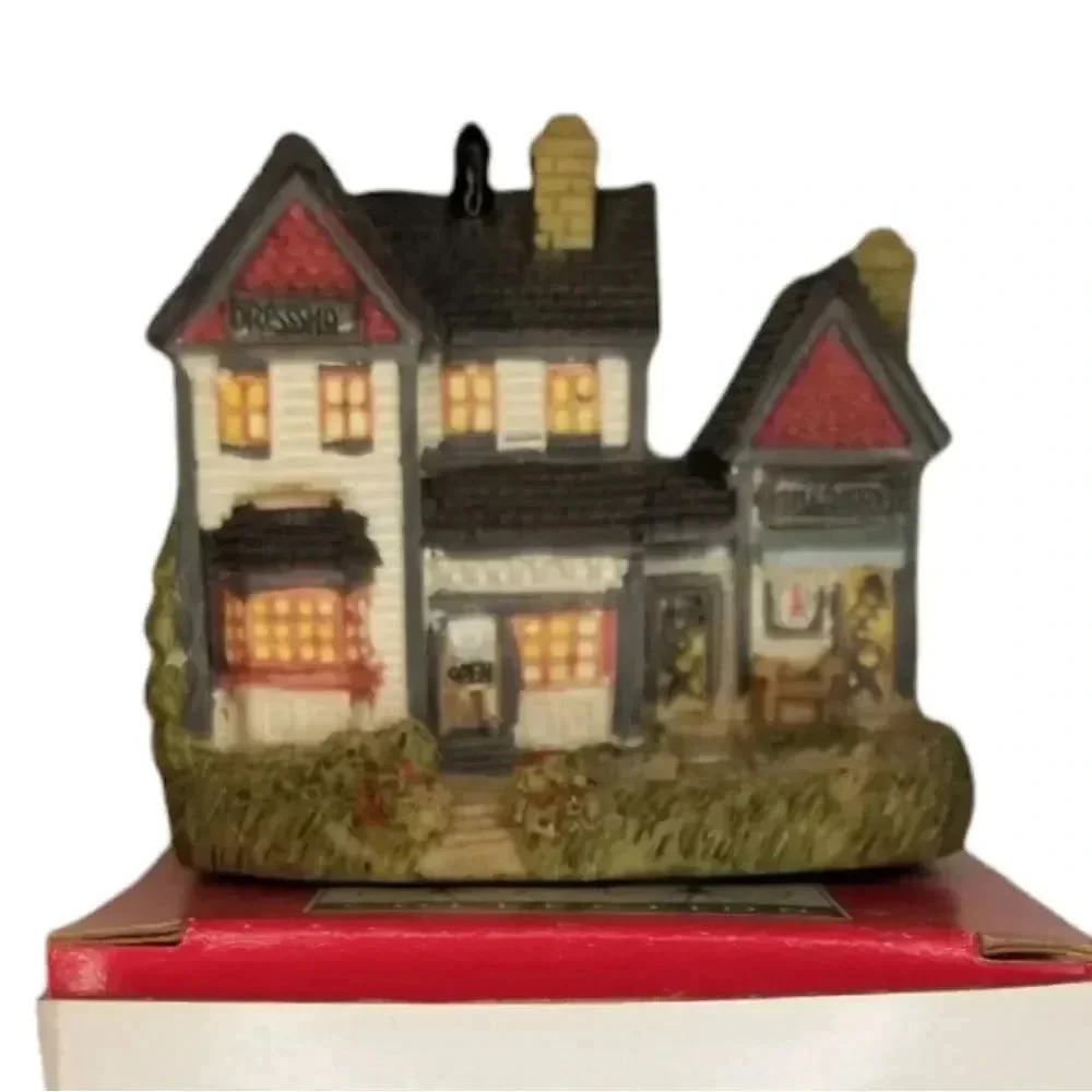 Liberty Falls Collection Ross Brothers Clothiers AH81 Figurine Vintage 1993